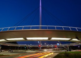 Hovenring eindhoven ipv Delft, brugontwerp door ipv Delft, nacht, pyloonbrug voor fietsers