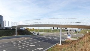 transparant-hekwerk-slanke-stalen-fietsbrug-Beek-ipvDelft