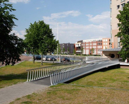 voetgangersbrug Koningshaven Apeldoorn passend bij omgeving