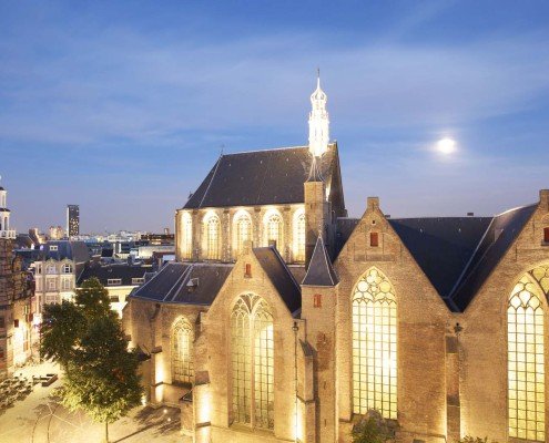 Grote Kerk lichtlint door centrum Den Haag lichtontwerp