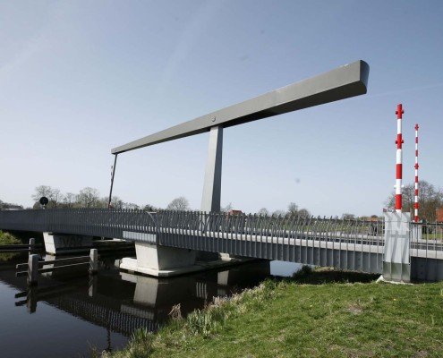 beweegbare ophaalbrug Gorredijk strippenstalen hekwerk