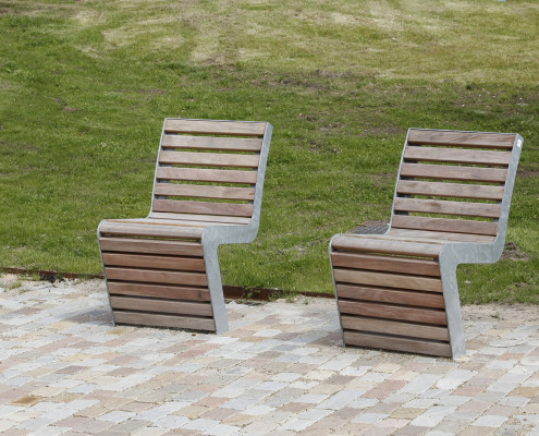 buitenstoel met mooie lijnen en goede zit, slank ontwerp, hout, ontwerp door ipv Delft