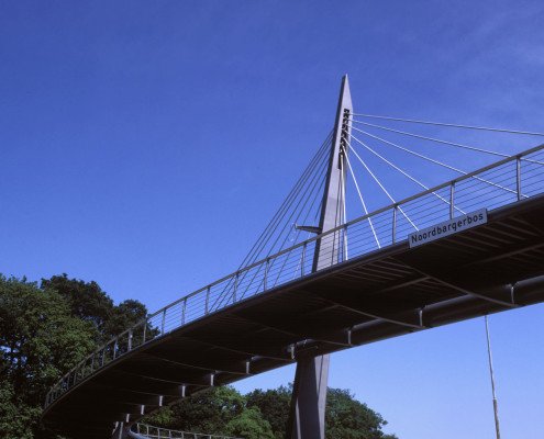 pyloonbrug Delftlanden Emmen met antracietkleurig hekwerk