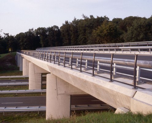 verkeersbrug Delftlanden Emmen betonnen uiterlijk