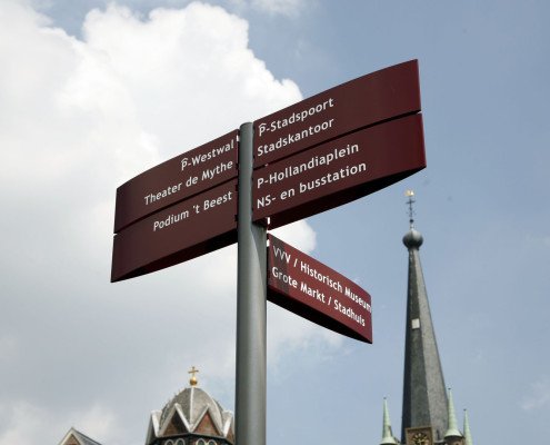 bewegwijzering Goes sluitstuk van de buitenstijl antracietkleurige palen