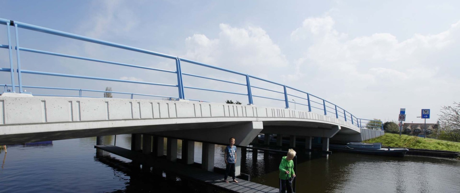 Zwethbrug Westland prefab onderhoudsvrij betonnen brug met kunststoffen kluunvlonder