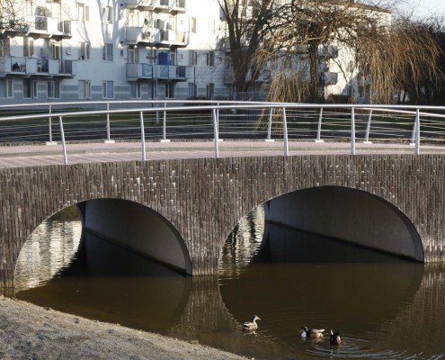 boogbrug Nieuwe Marnixstraat Leiden bakstenen wanden verticaal metselwerk