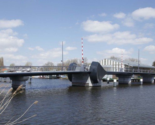 verbindingsbrug Kadoelenbrug Amsterdam onderhoudsarm strakke belijning kunststoffen randelementen