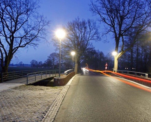 dubbele brug over de Reest in Zuidwolde, fietsbrug en verkeersbrug, verkeersbrug van prefab stalen liggers
