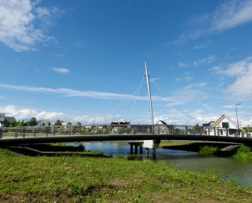 Beuningse Plas dubbele bruggen gekromde vorm fietsbrug pyloon Lagunesingel