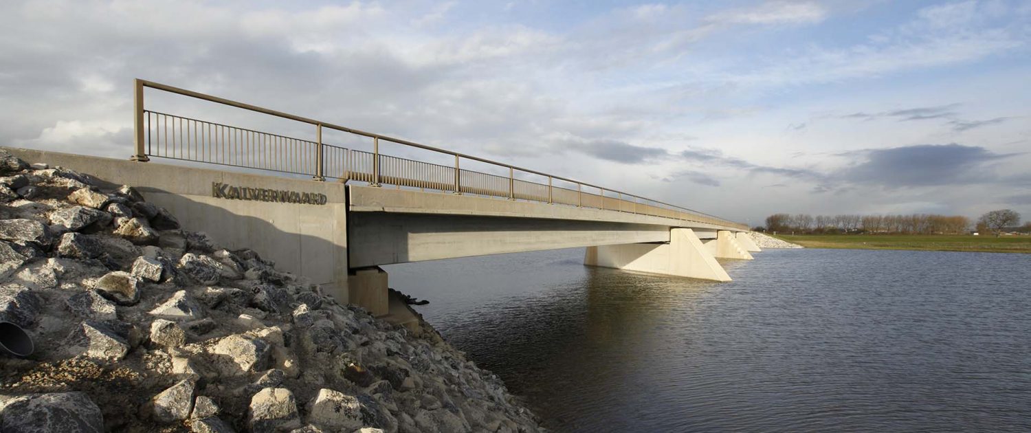 verkeersbrug Kalverwaard Rijkswaterstaat, brugontwerp door ipv Delft, deel van brugfamillie Noordwaard, project Ruimte Voor De Brug
