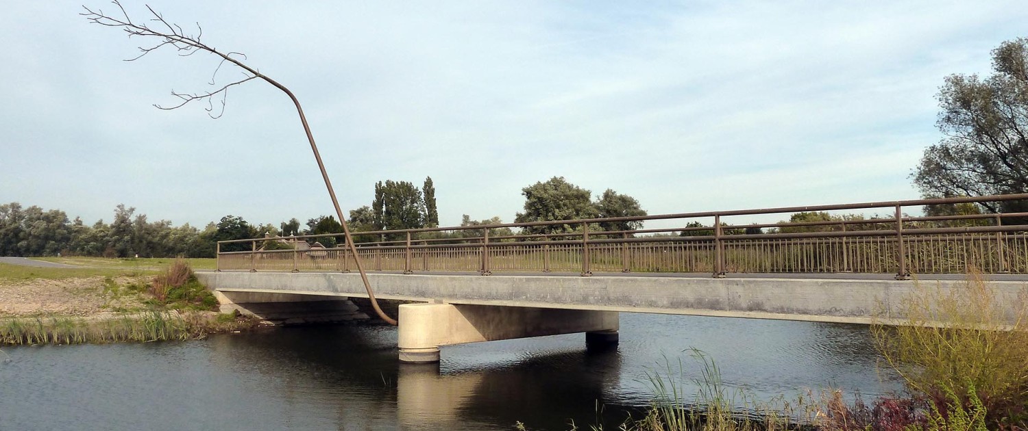ontwerp brug met vogelstokken en prefab betonnen steunpilaren Noordwaard, Ruimte voor de Rivier