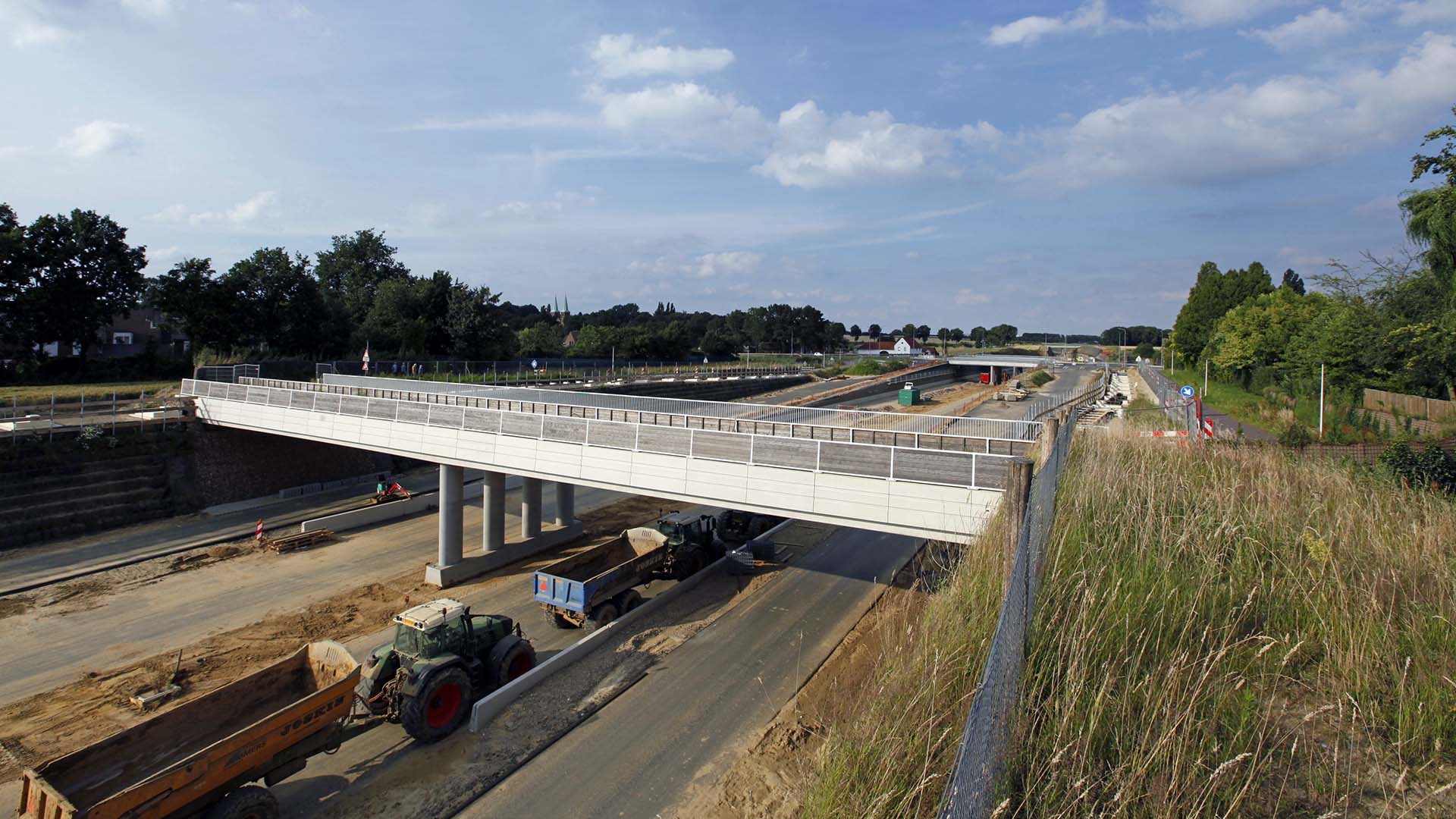 bouw van brug over Buitenring Parkstad Limburg, brugontwerp door ipv Delft
