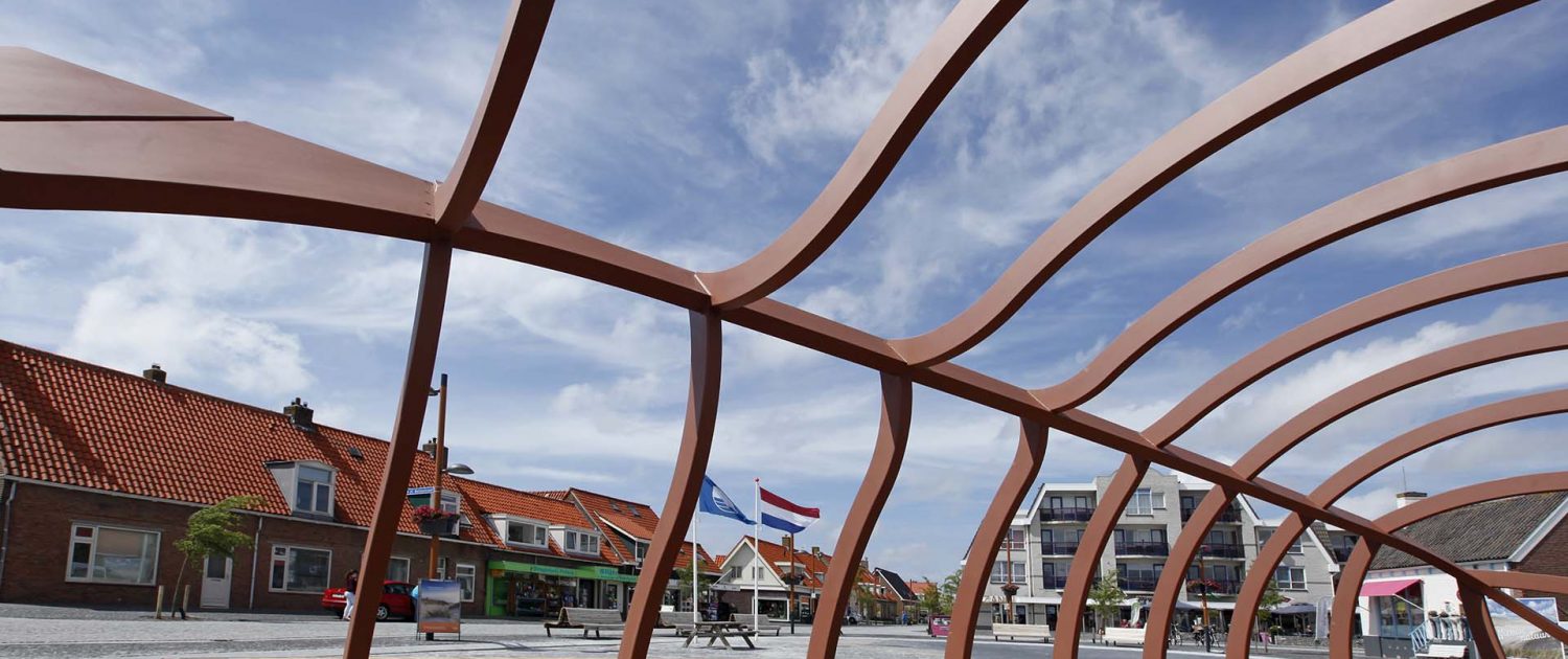 structuur van openbaar podium in Petten, structuur van luifel in kunstzinnige vorm, ontwerp door ipv Delft