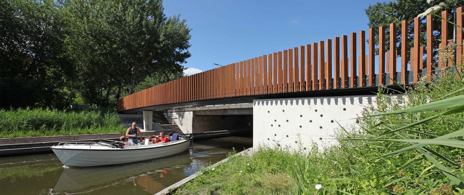 voetgangersbrug Watercampus Leeuwarden, betonbrug