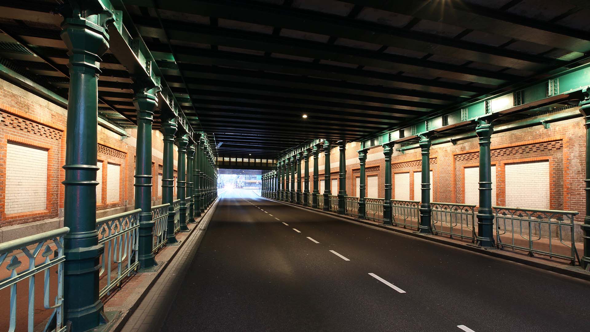 hekwerk, verlichting spoorpassages Haarlem, onderdoorgang spoor, lichtontwerp door IPV Delft