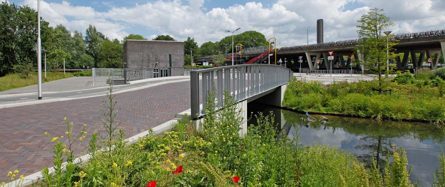 verkeersbrug station Delft Zuid ipv Delft
