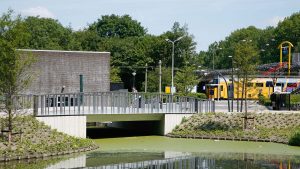 verkeersbrug station Delft Zuid ipv Delft