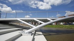 brug-stalen-buisprofielen-trap-aan-het-water-EttenLeur-ipv Delft