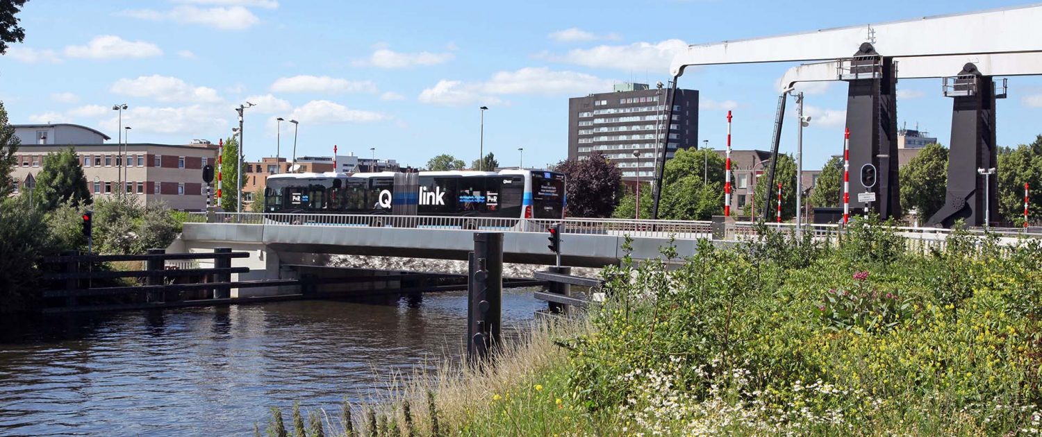 beweegbare brug busbaan Groningen, RVS brugontwerp door ipv Delft