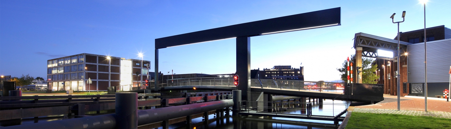 Ophaalbrug Figeebrug Haarlem nacht lichtlijn