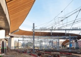 busbrug Zwolle over het spoor houten lamellen onderzijde