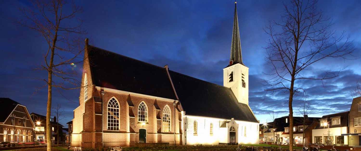 verlichting Witte Kerk Noordwijkerhout vanaf plein