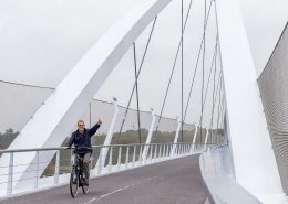 EHN.20_23okt2020-1_fietsers-enthousiast-over-fietsbrug-Tegenbosch