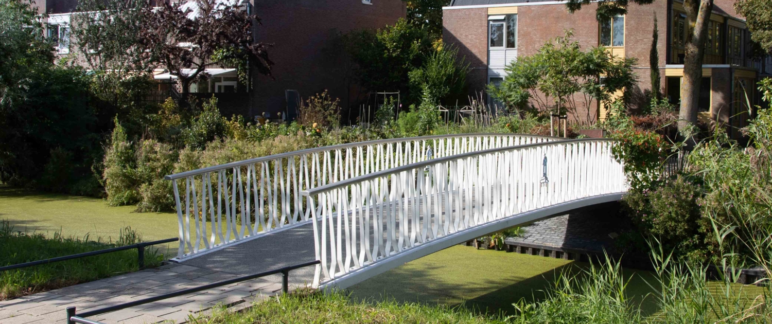 DEL.38_schaduw-spijlen-hekwerk-rijtjeshuizen-standaardbrug-Delftse-Stijl-ontwerp-ipvDelft